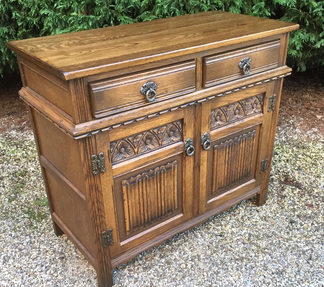 Superb Oak Old Charm 2 Door Hertford Sideboard Clean Condition 2