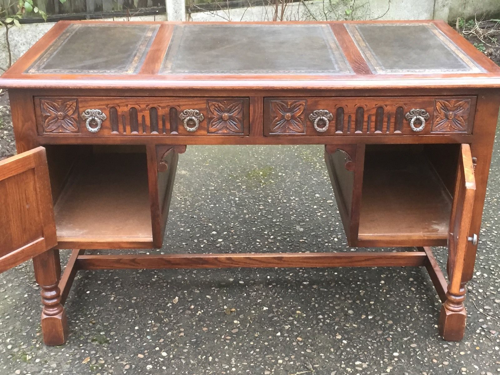 Superb Old Charm Leather Topped Writing Desk Very Clean 2 Man